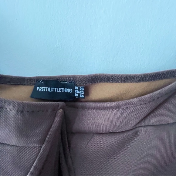 🪐Pretty Little Thing Brown Ruched Dress with Gold Chain Straps in 22US🪐 - Picture 2 of 5